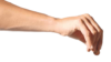 Ein ausgestreckter menschlicher Arm mit entspannter Hand und baumelnden Fingern, isoliert auf weißem Hintergrund.