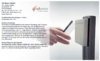 Eine Person scannt eine Zutrittskarte an einem elektronischen Lesegerät, das an einem Pfosten angebracht ist. Die Karte wird nah an das Lesegerät gehalten. Das Bild enthält ein Logo und einen Text, der über die Dienstleistungen der SD Worx GmbH im Bereich Zeiterfassung und Zutrittskontrollsysteme informiert.