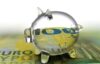Sparschwein aus Glas auf Euro Geldschein