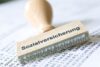 Stempel Sozialversicherung symbolisiert Sozialversicherungsrechengrößen 2027 Beitragsbemessungsgrenze